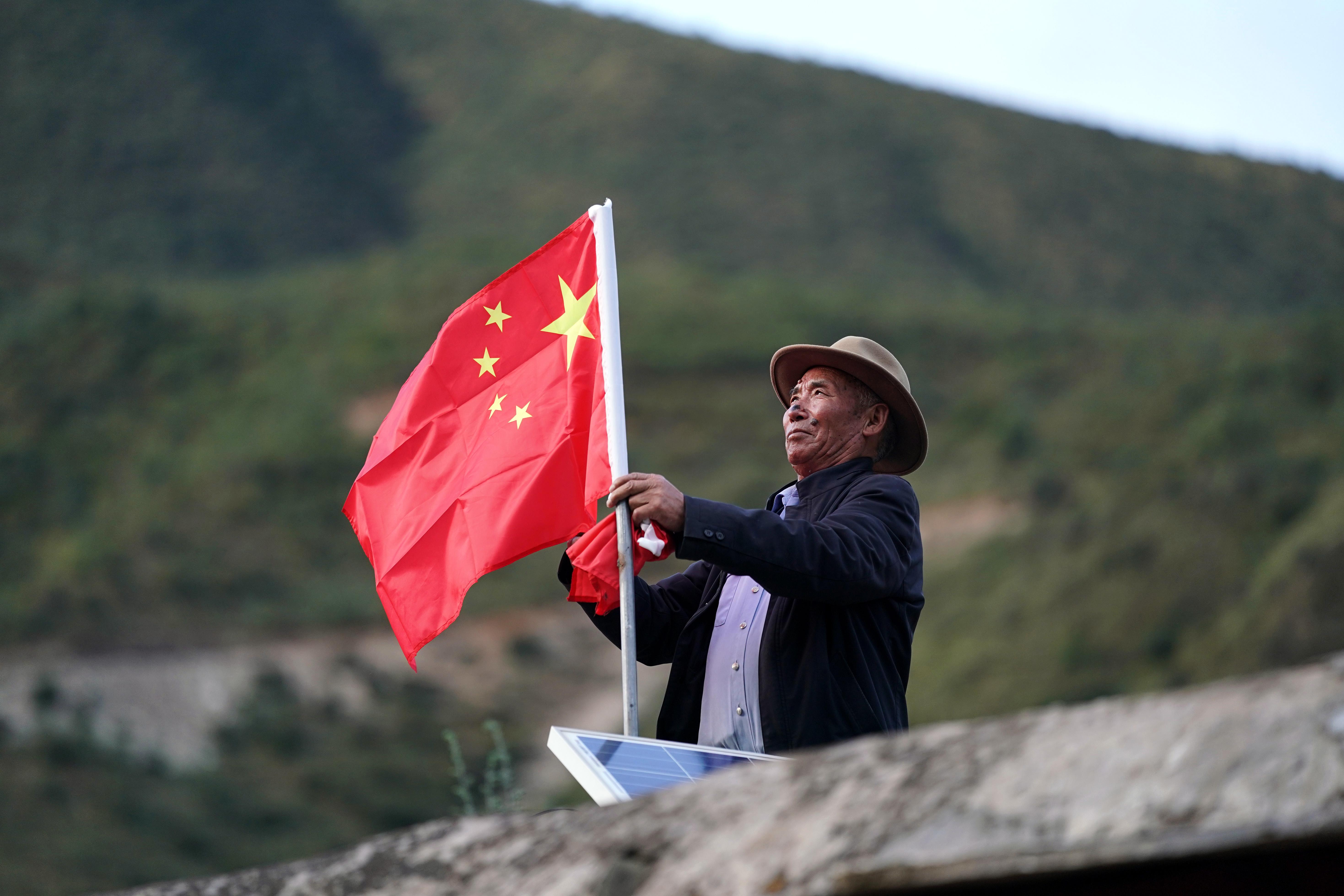 岗托村迈向现代化交通新篇章，最新交通新闻报道