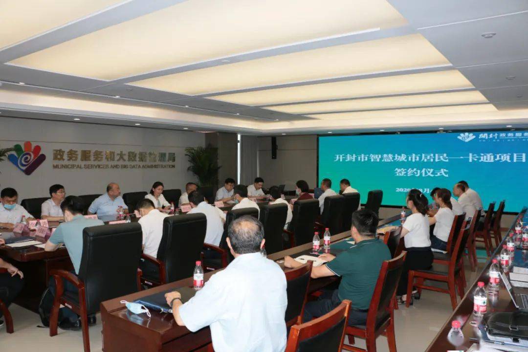 高坪区数据和政务服务局领导团队全新概述